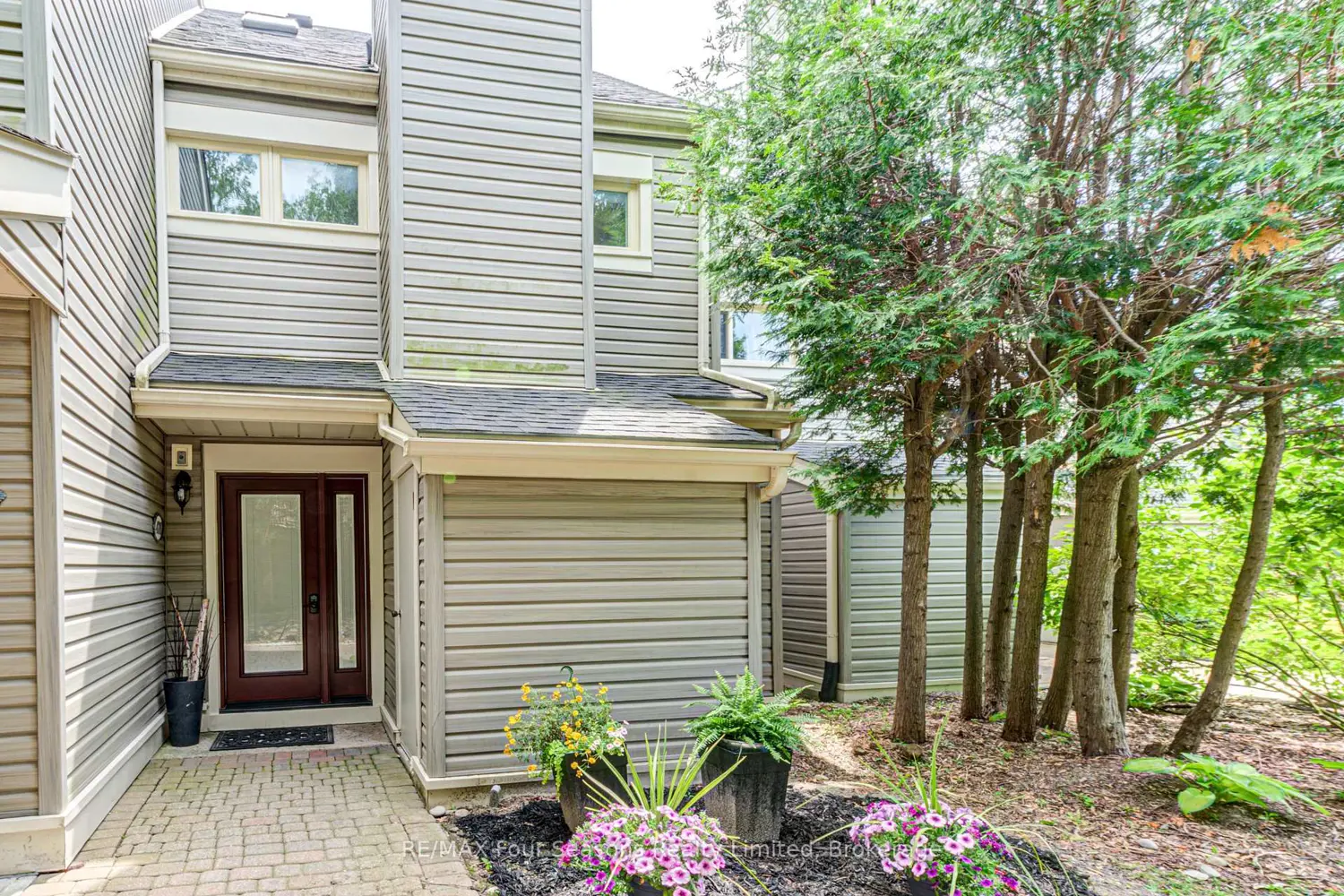 471 Oxbow Crescent