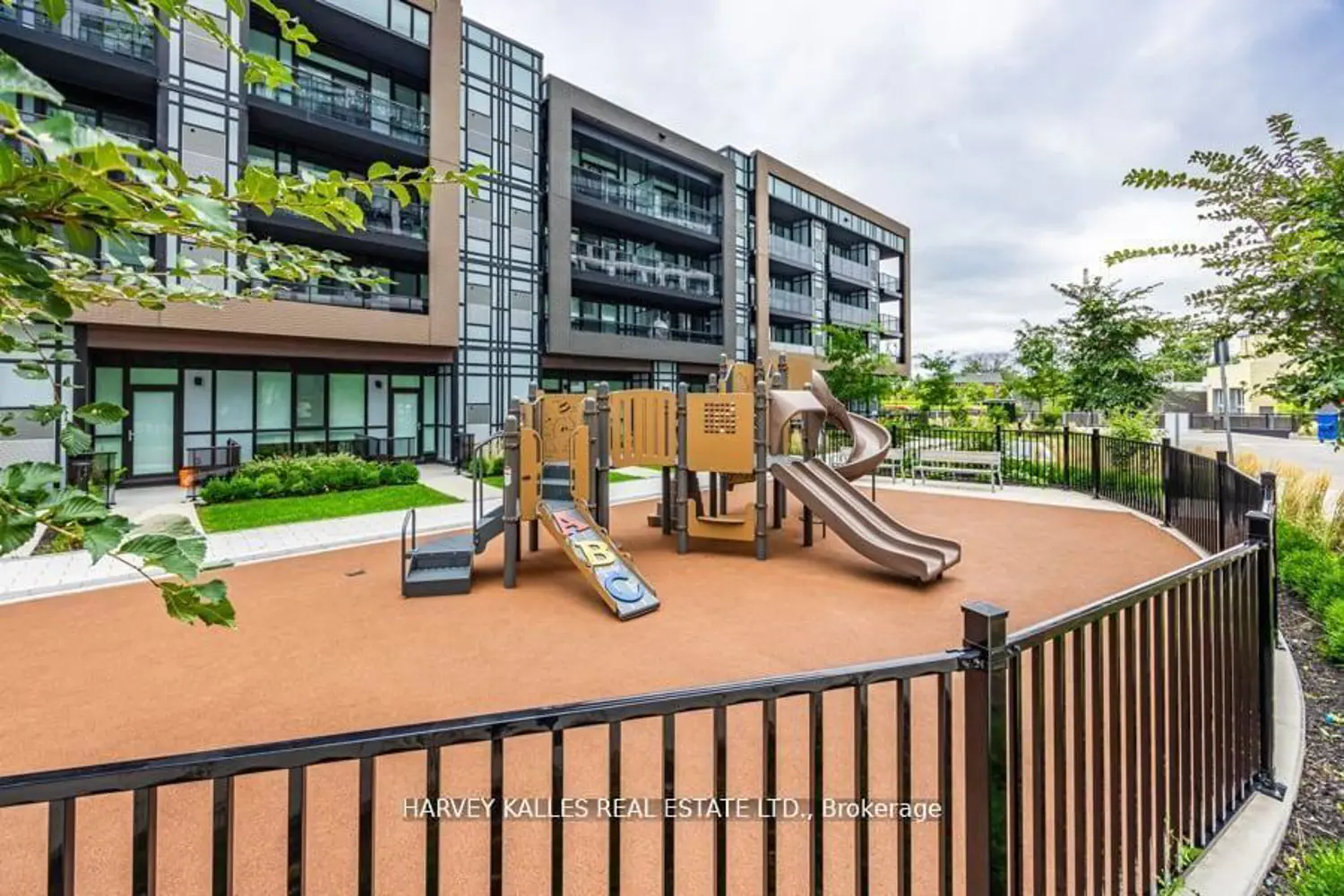 Additional image 20 of 60 George Butchart Drive 4
