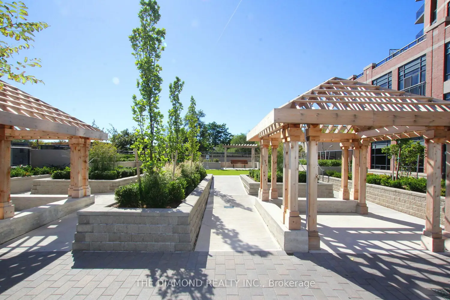 Additional image 18 of 61 Heintzman Street 1501