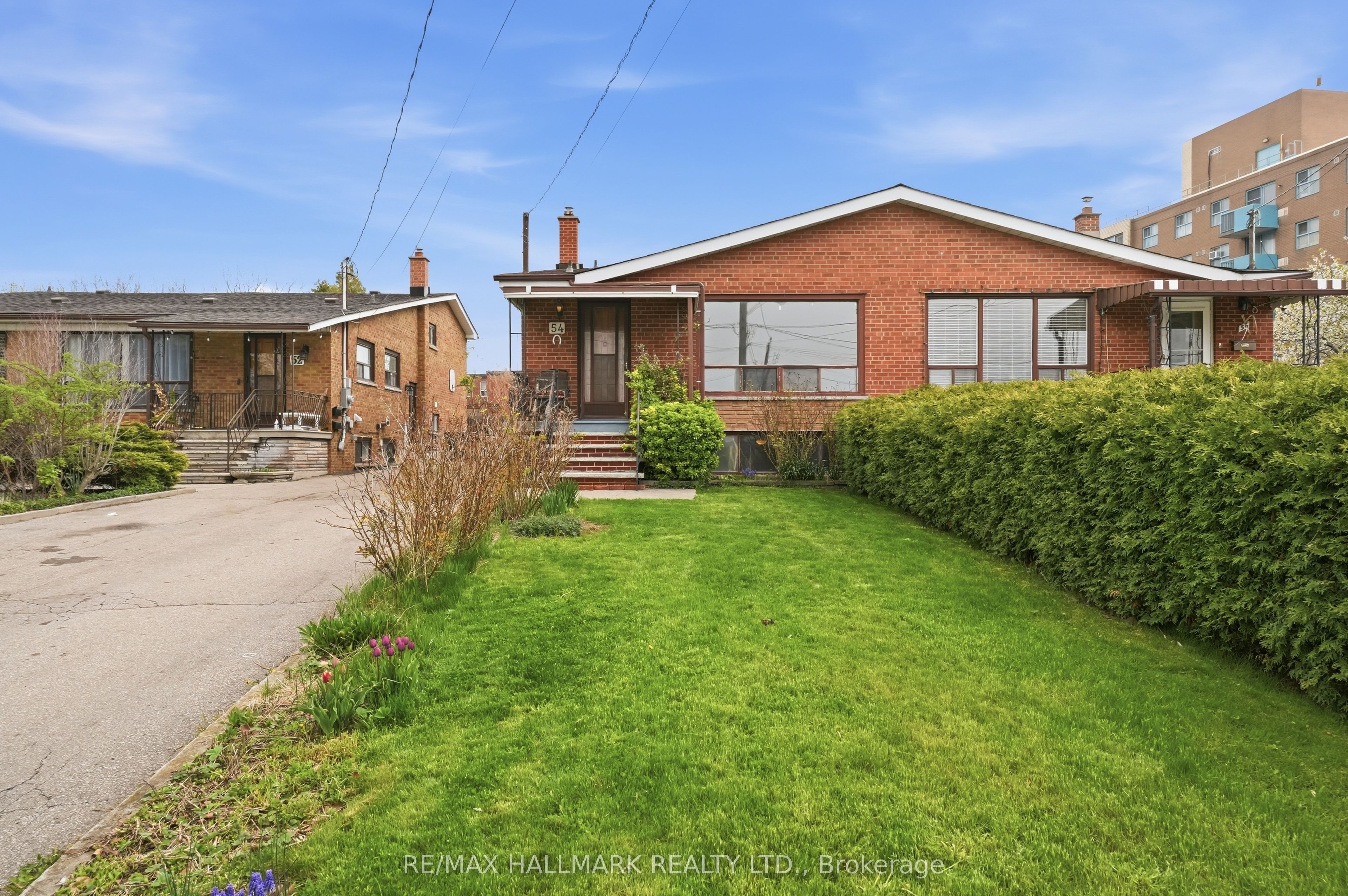 54 Gotham Court, Toronto, ON, M6M 2N8