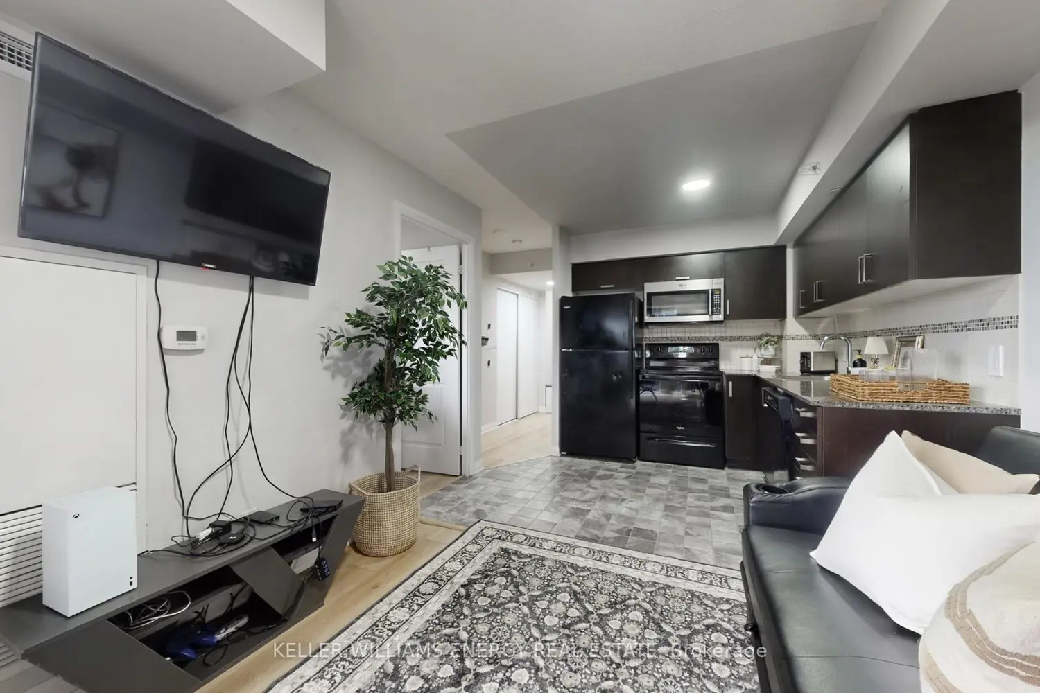 Additional image 8 of 30 Meadowglen Place 617