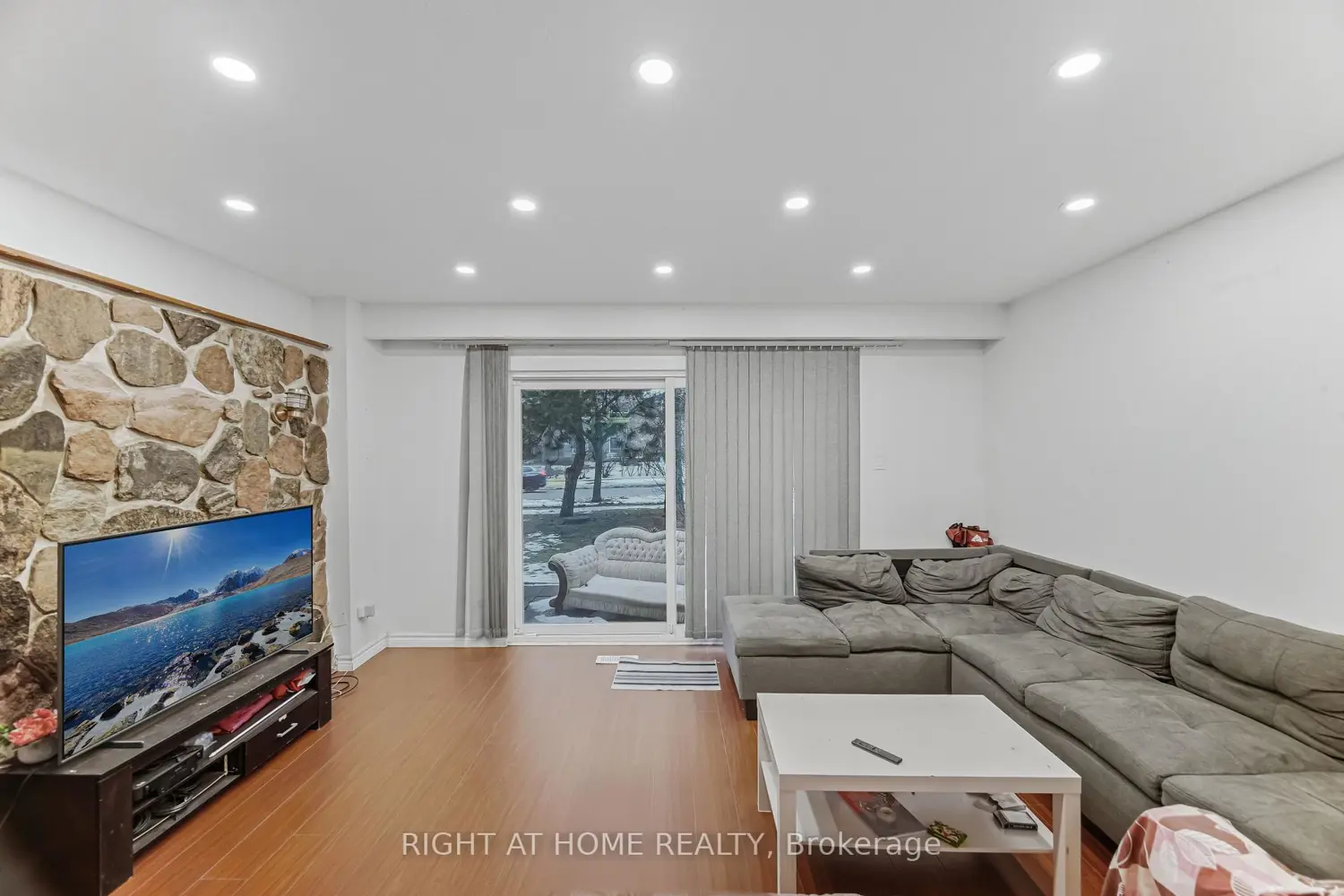 Additional image 3 of 415 Silverstone Drive 4
