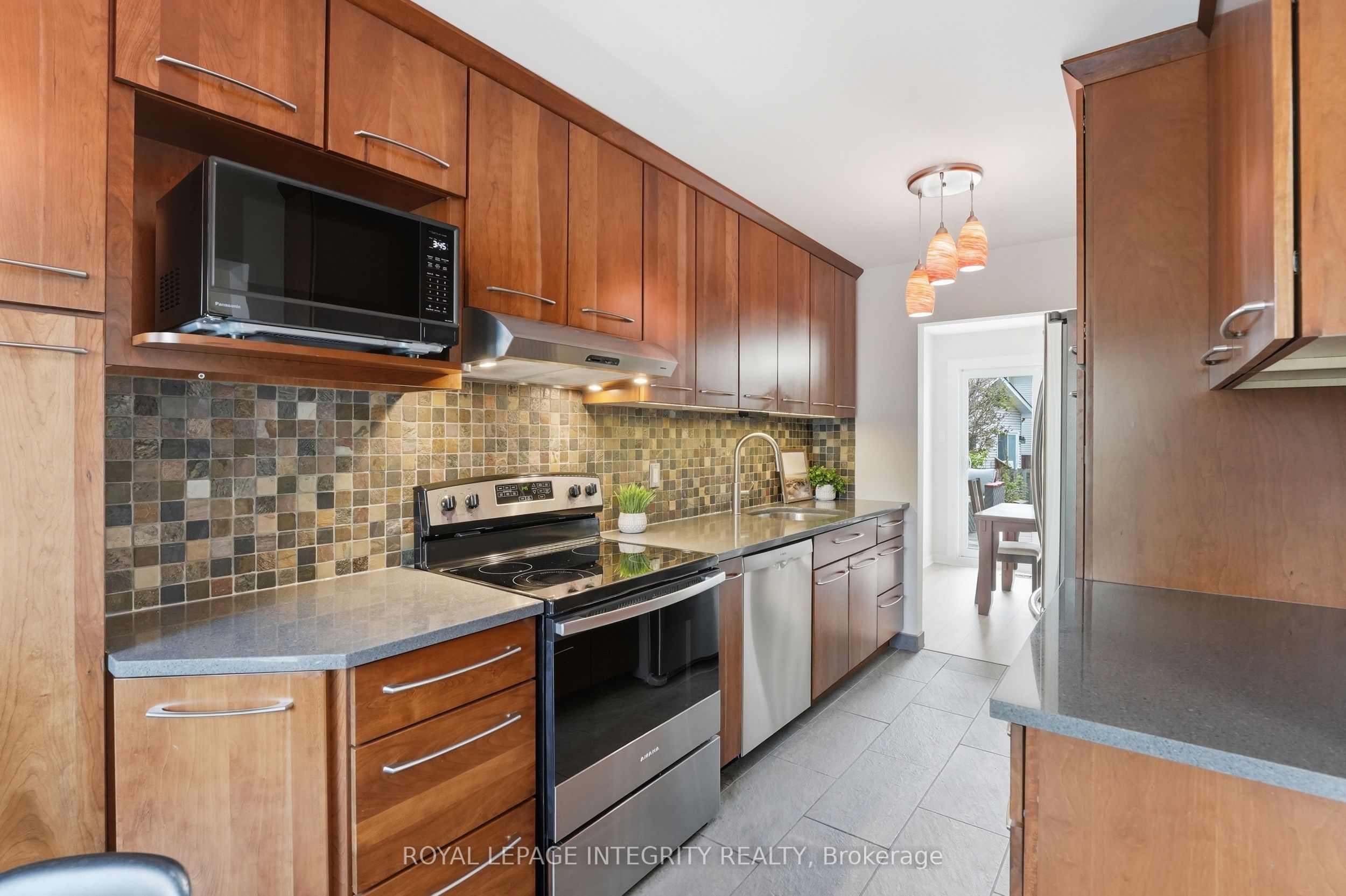 Additional image 2 of 40 Barra Avenue, Ottawa, ON, K2L 2S1