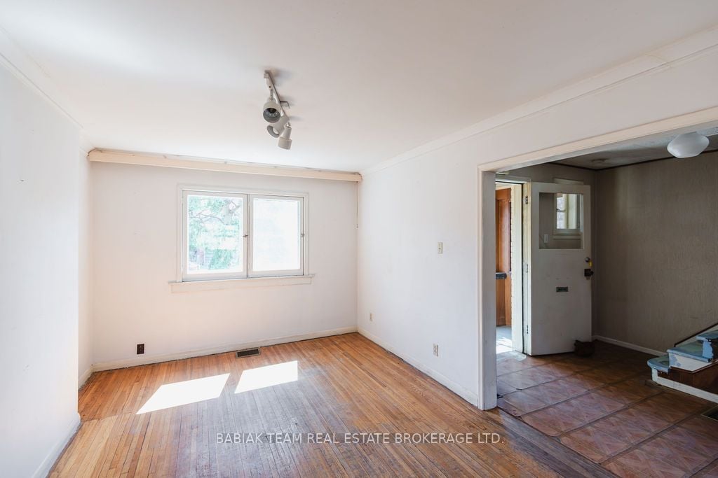 Additional image 5 of 32 Radford Avenue, Toronto, ON, M6R 1Z6