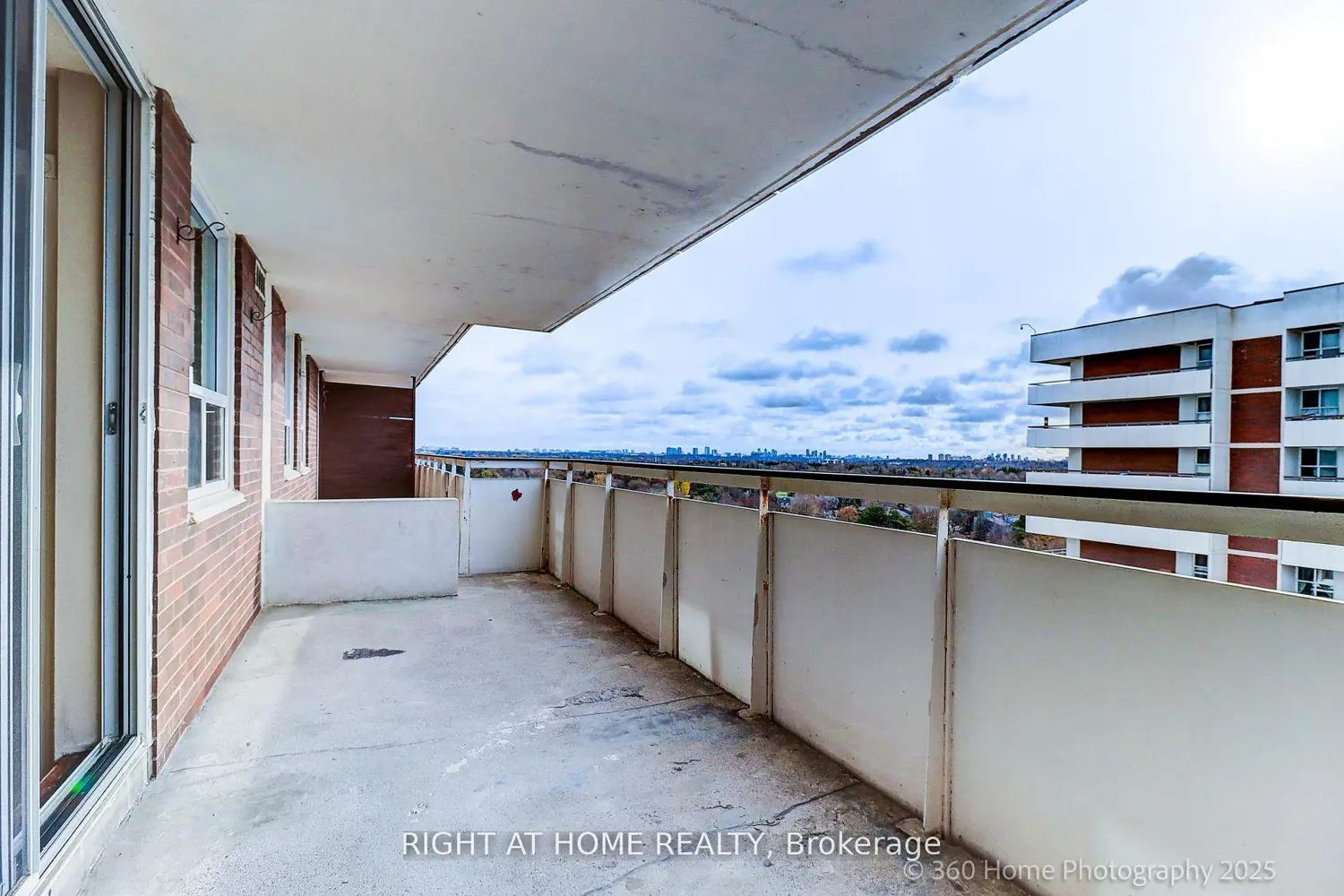 Additional image 4 of 1 Royal Orchard Boulevard 1107