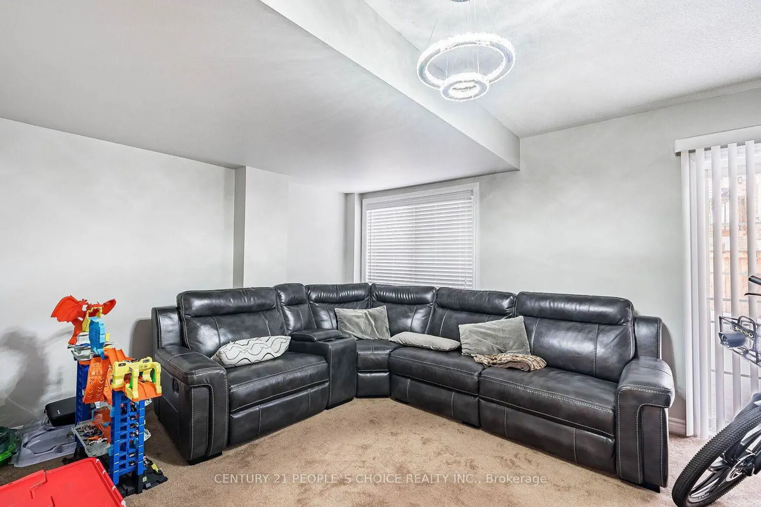 Additional image 17 of 142 Farooq Boulevard