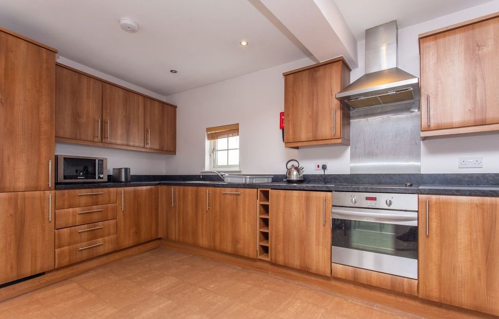 Additional image 3 of 2 bed flat to rentWeir Court, Barton Mill Road, Canterbury, Kent CT1