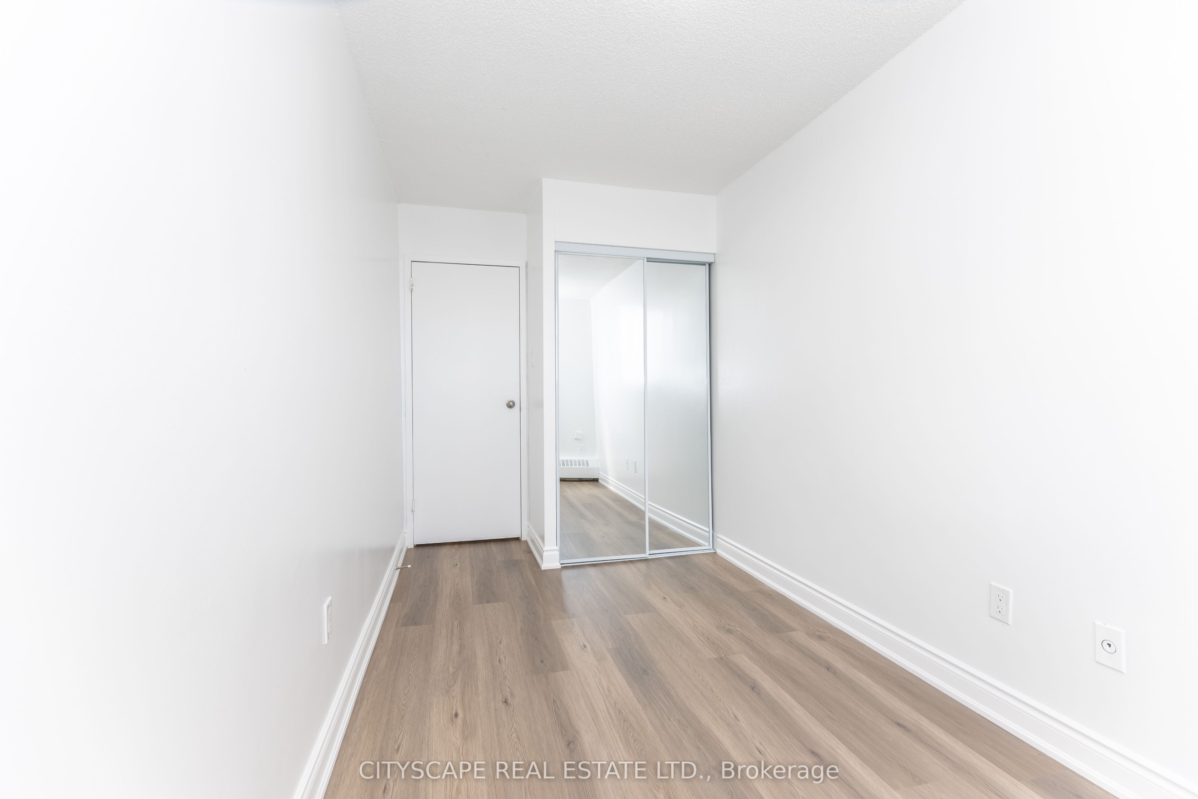 Additional image 4 of 1005-940 Caledonia Road, Toronto, ON, M6B 3Y4