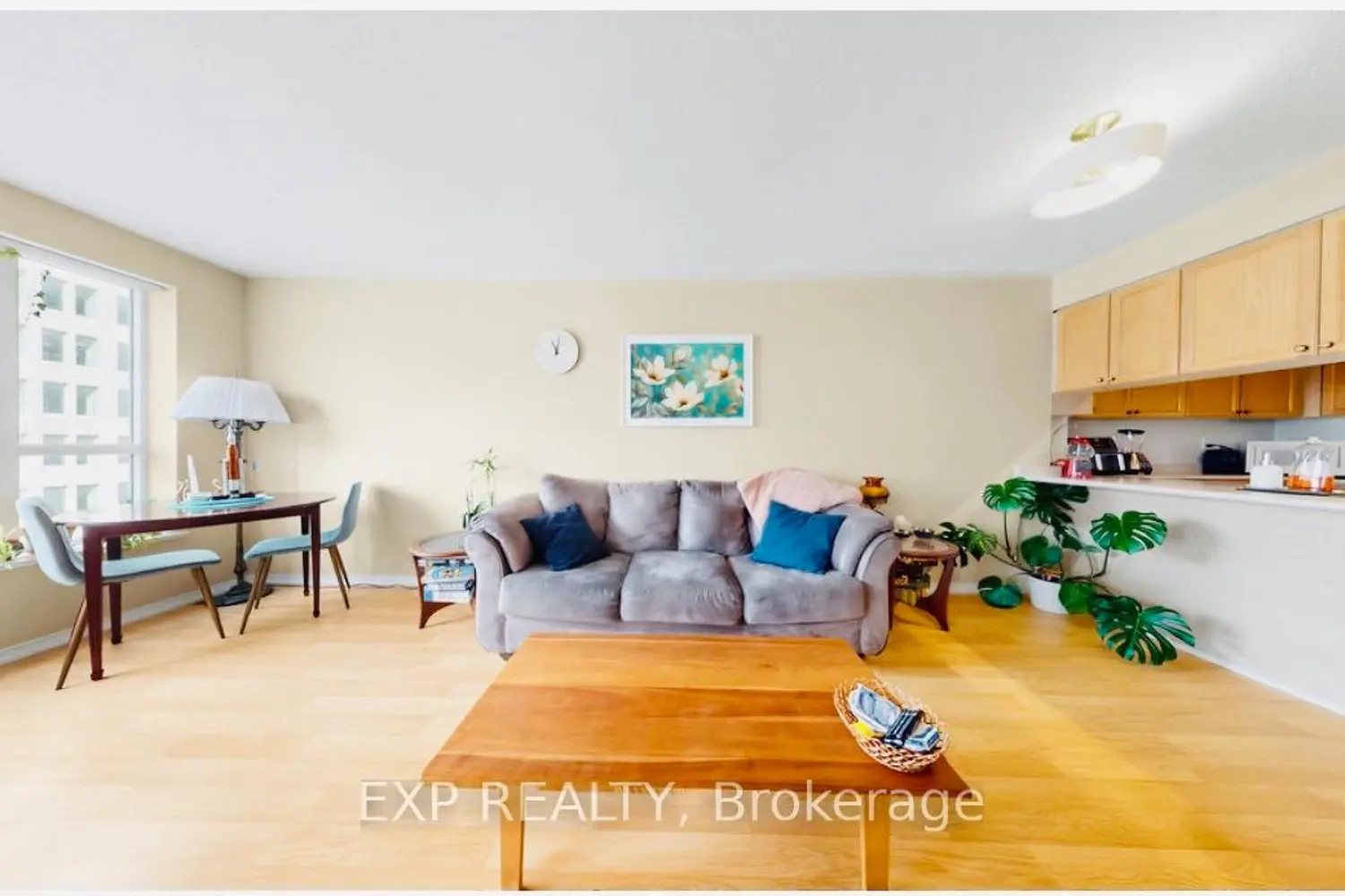 Additional image 8 of 889 Bay Street 607