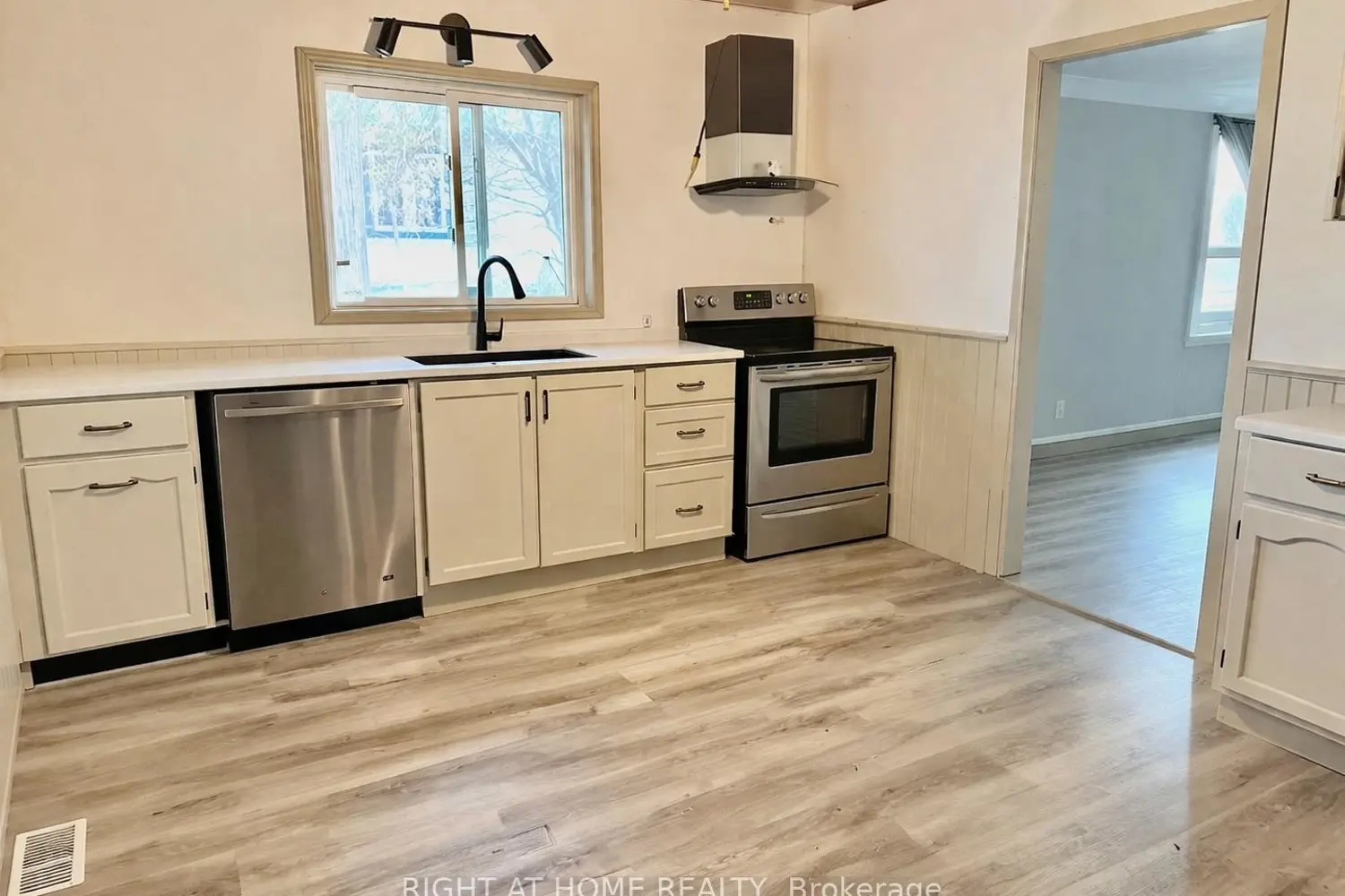 738 Mount Pleasant Road photo 5