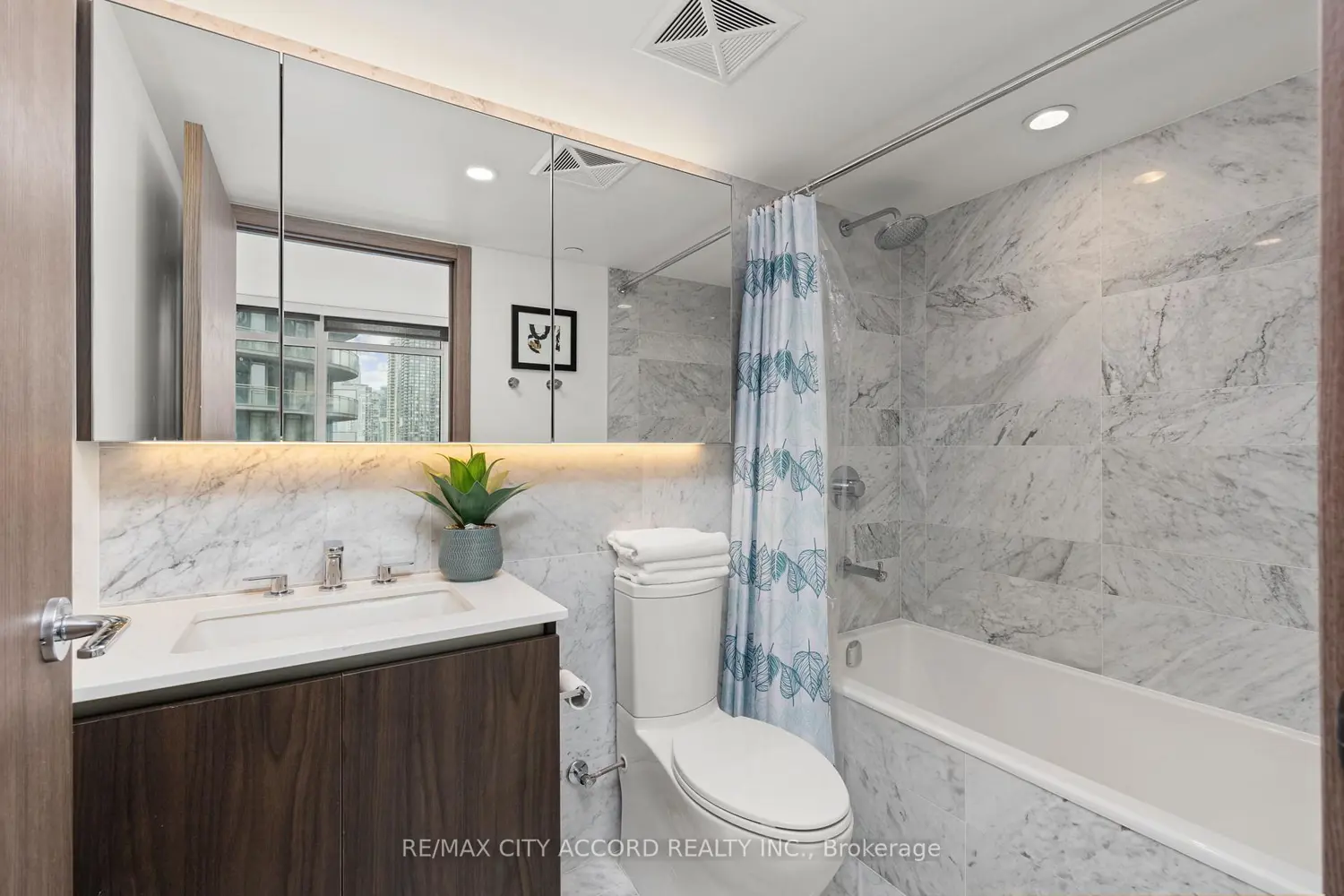 Additional image 14 of 17 Bathurst Street 2015