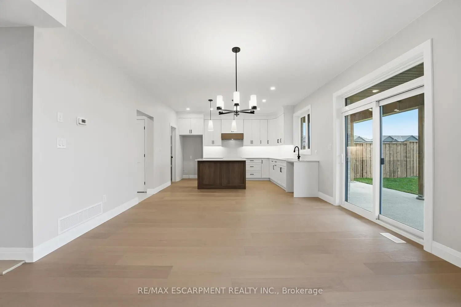 102 Oak Avenue photo 4