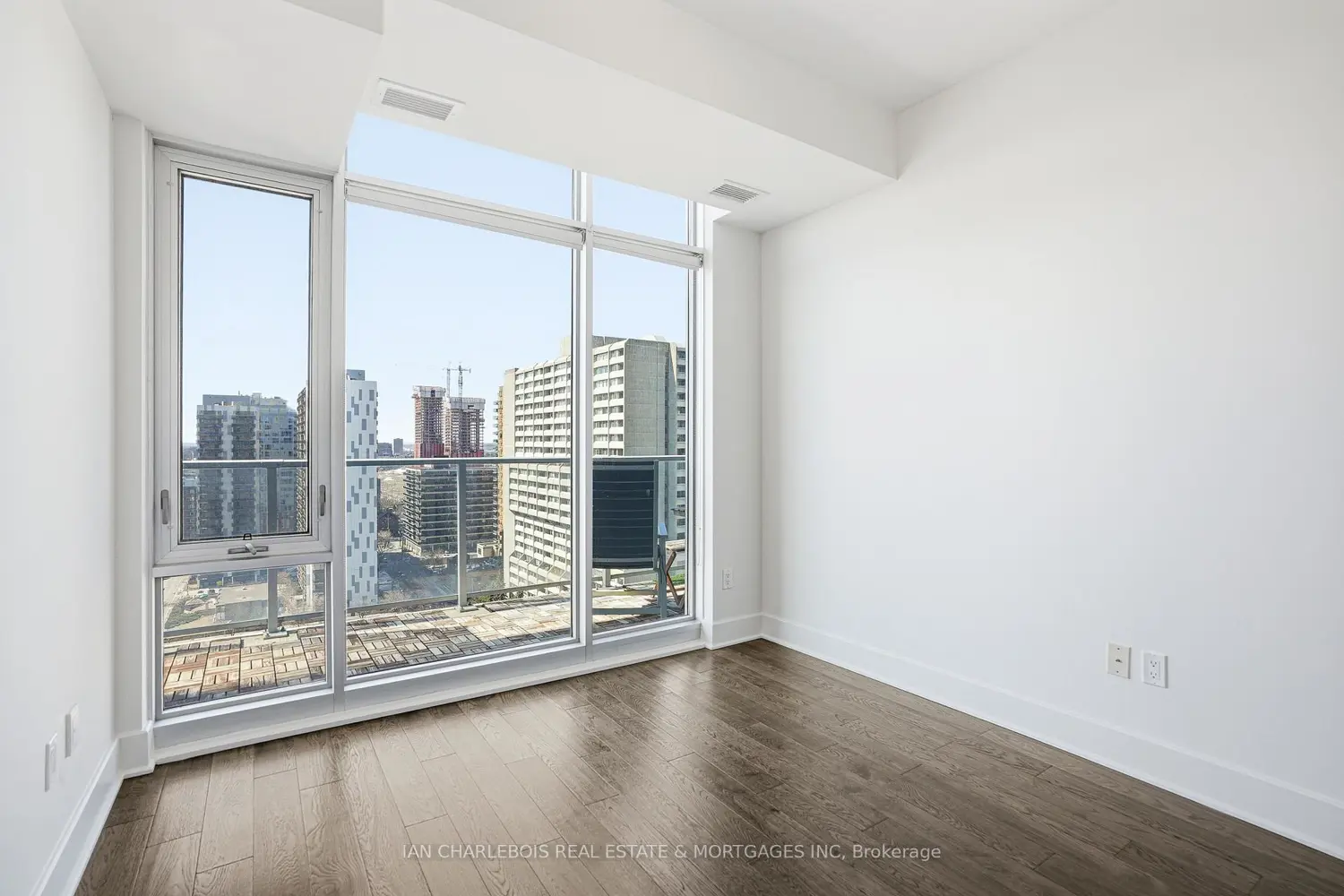 Additional image 12 of 255 Bay Street 1701