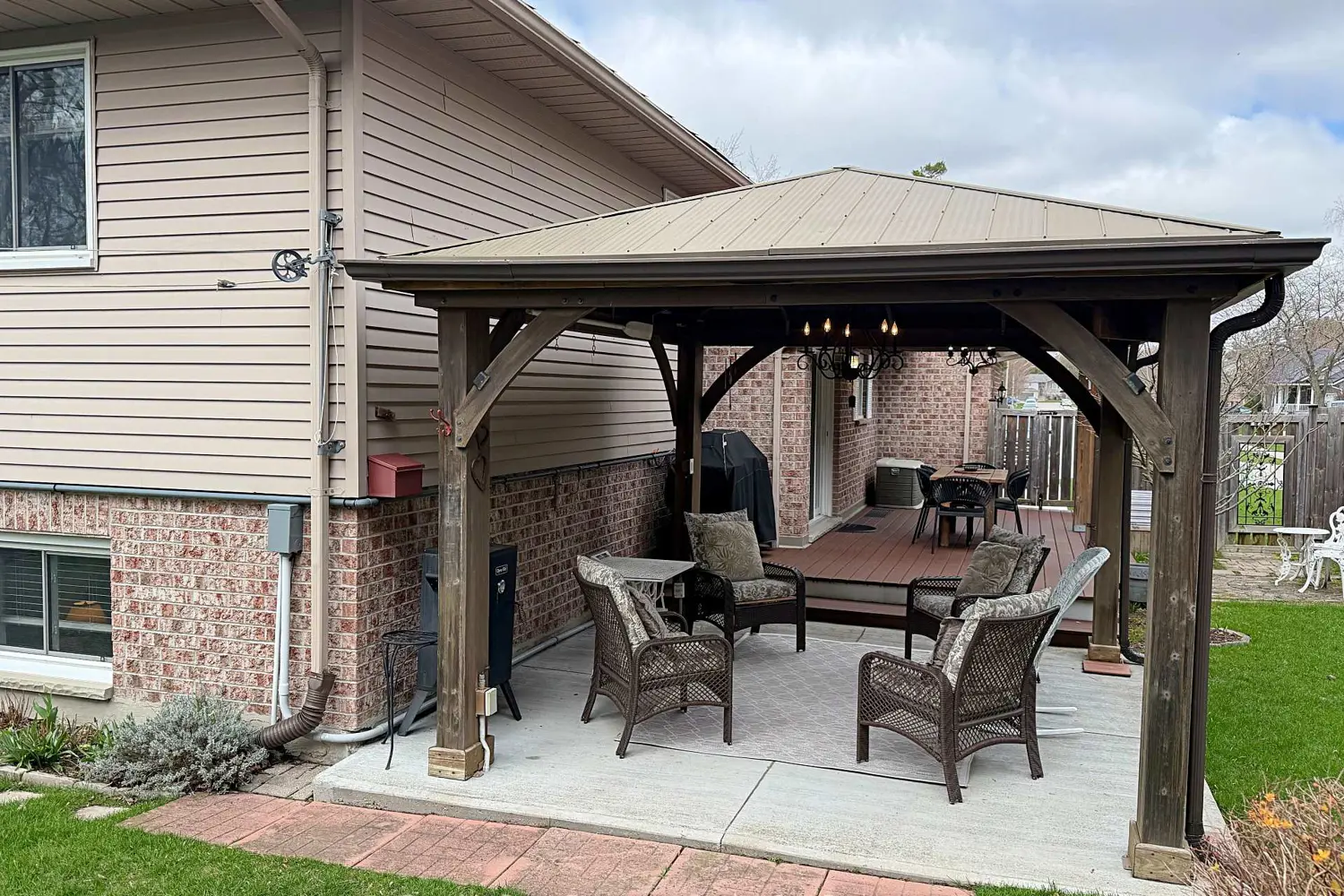 524 Lynden Crescent photo 5