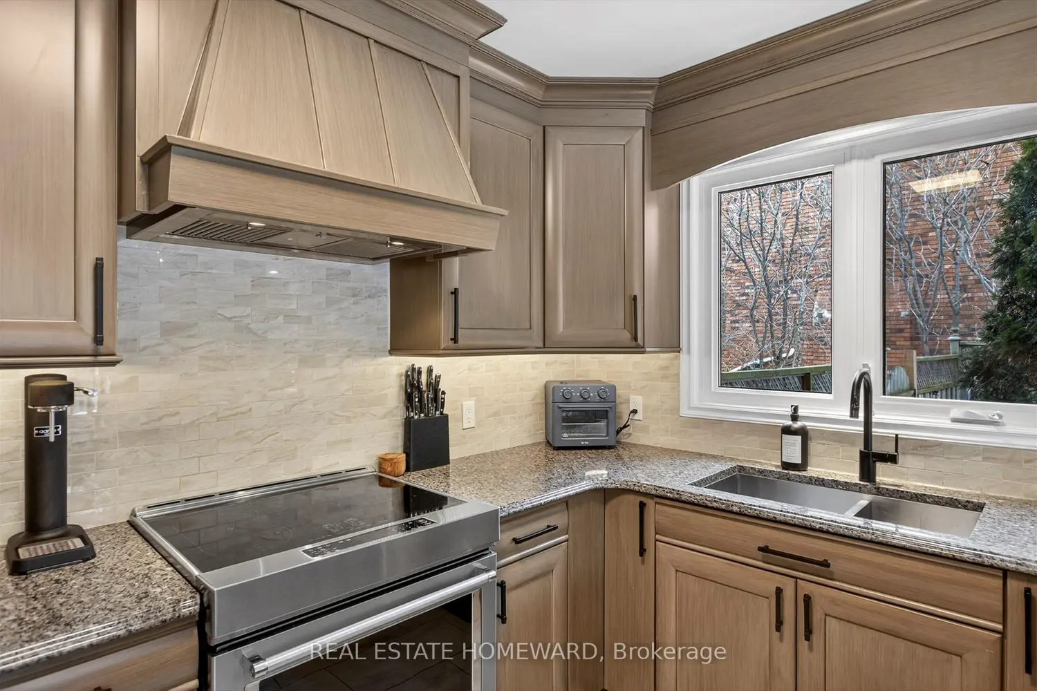 Additional image 10 of 1530 Scollard Crescent