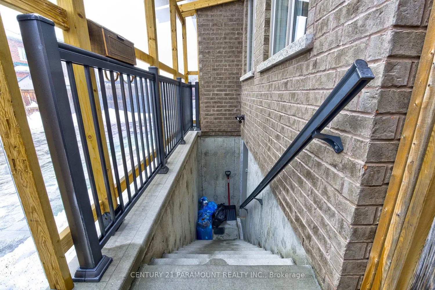 Additional image 11 of 563 Dougall Avenue