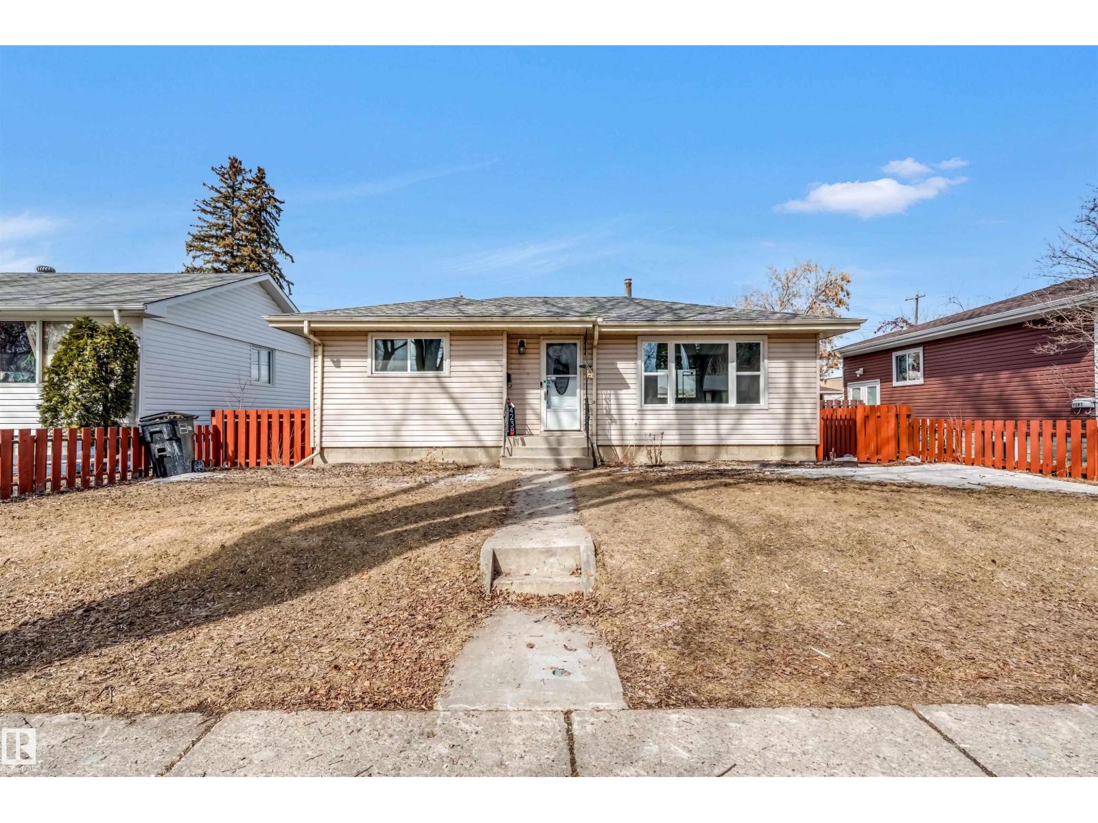 4238 117 Avenue NW, Edmonton, AB, T5W0Y4
