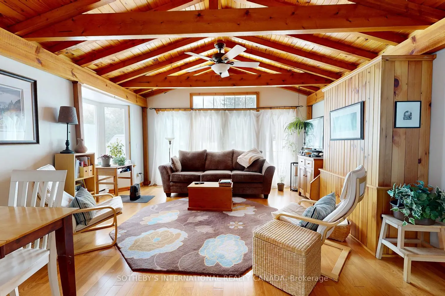 929 Tanglewood Drive photo 4