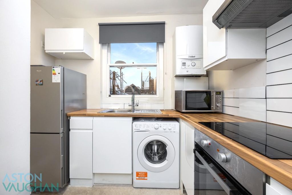 Additional image 3 of 3 bed flat to rentSt James Street, Brighton BN2