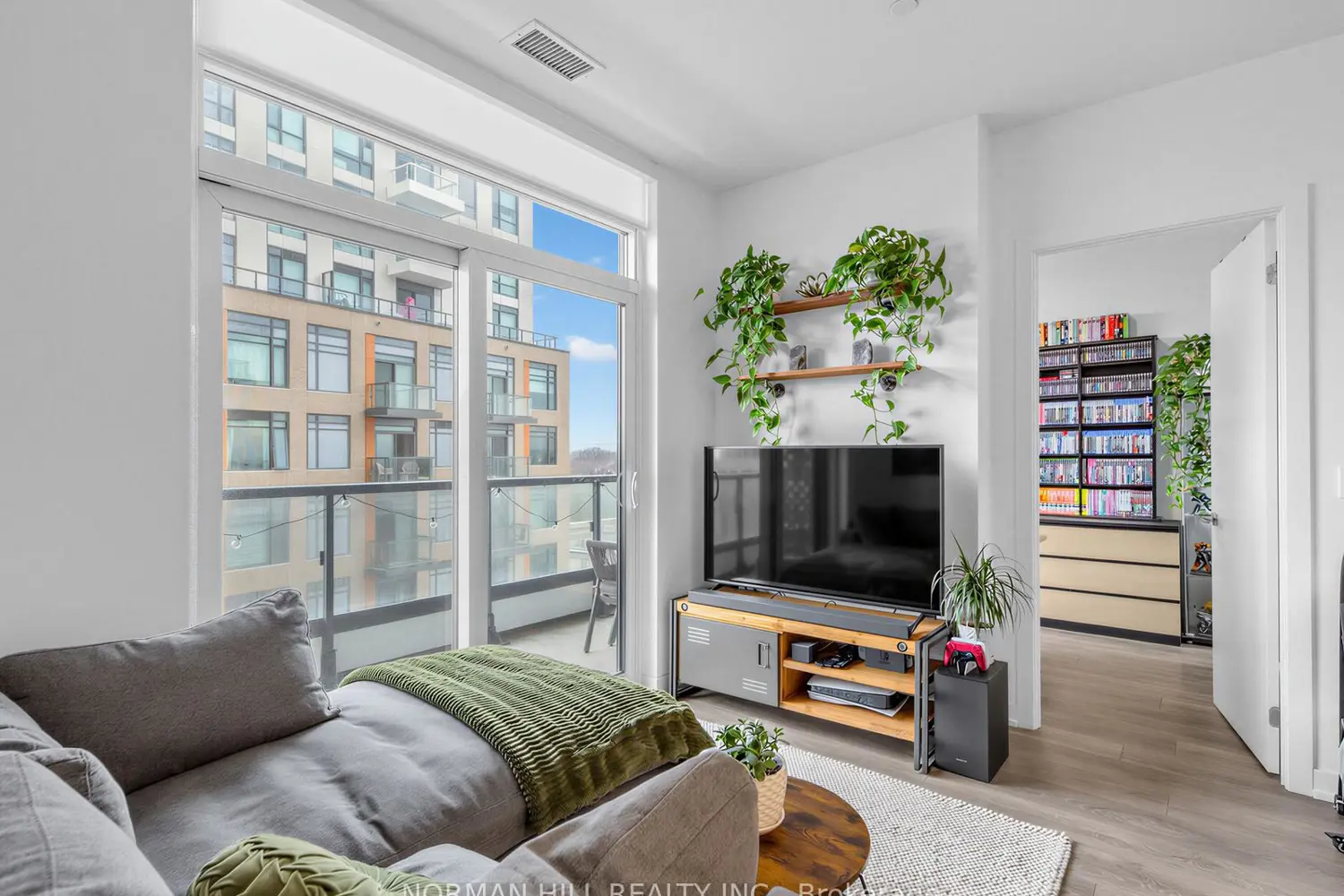 Additional image 8 of 7950 Bathurst Street 701