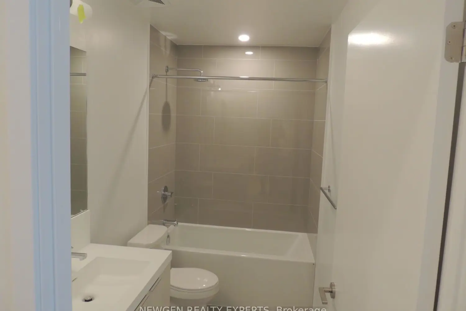 Additional image 17 of 34 Tubman Avenue 1112E