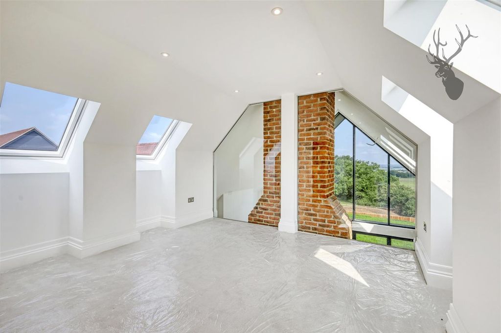 Additional image 30 of 4 bed detached house to rentMott Street, Loughton IG10
