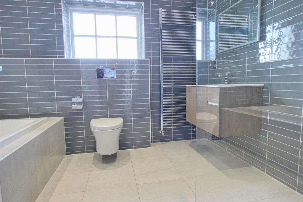 Additional image 17 of 4 bed property to rentOld College Drive, Beverley HU17