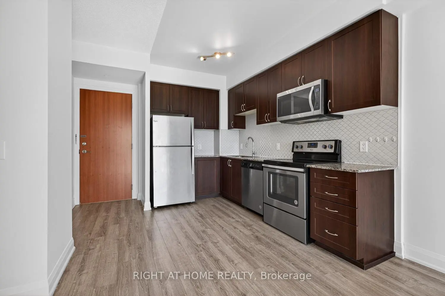 Additional image 20 of 2800 Keele Street 518