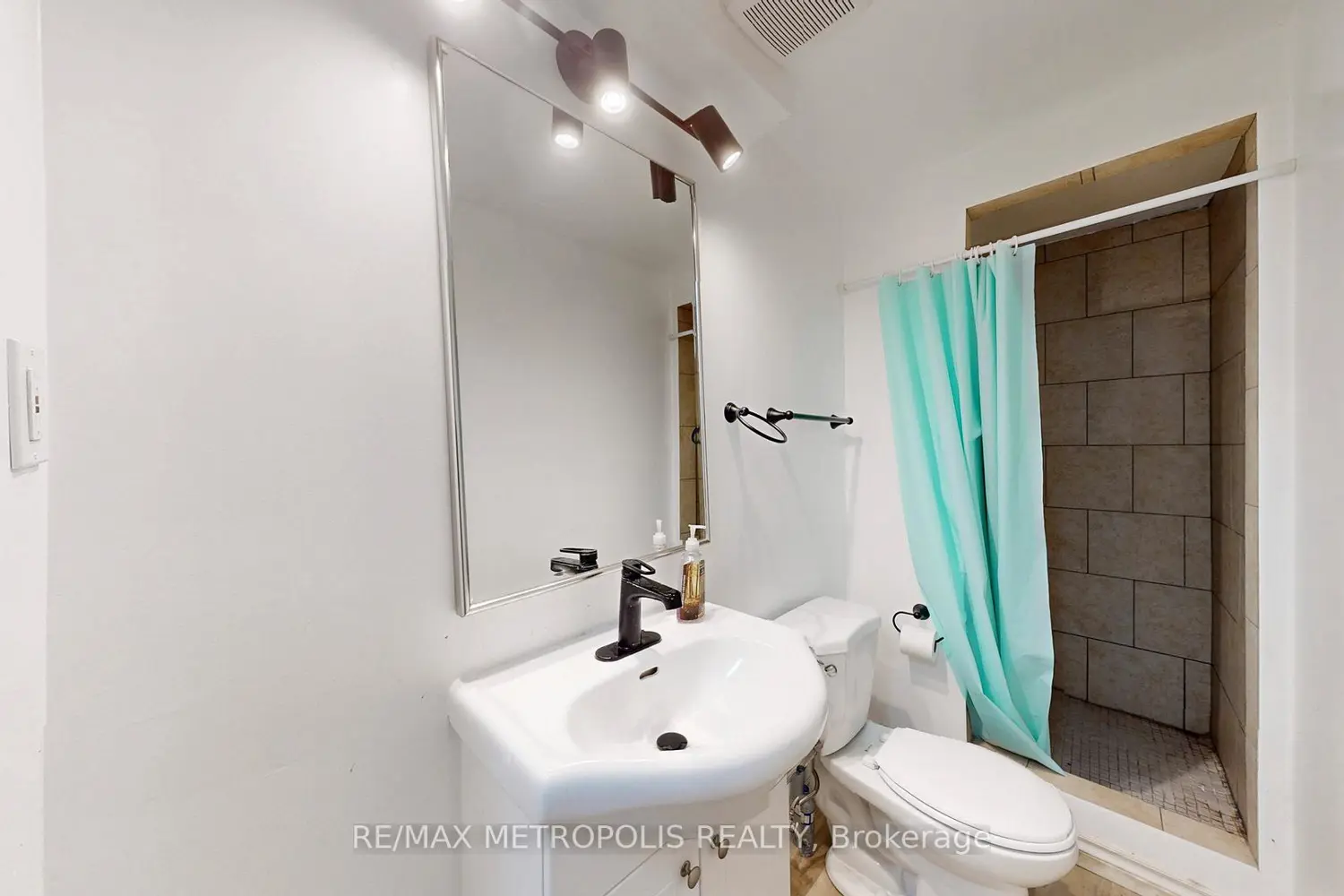 Additional image 16 of 601 Galahad Drive 19