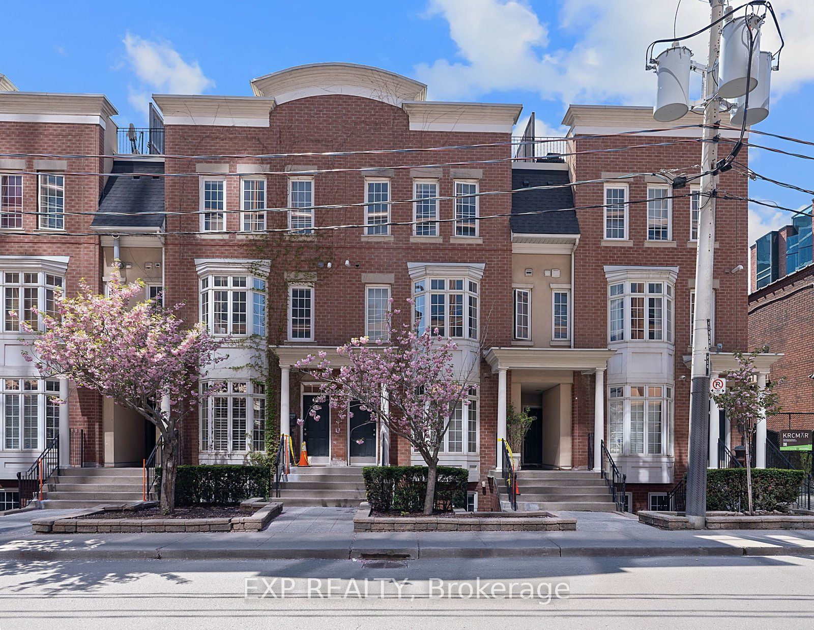 Th B-12 Portland Street, Toronto, ON, M5V 3N6