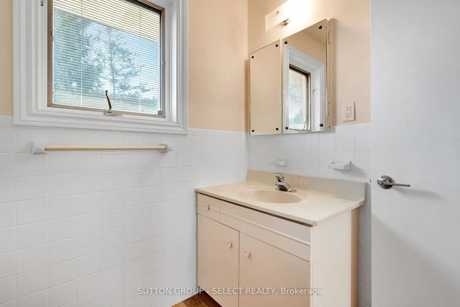 Additional image 14 of 1581 Borden Street