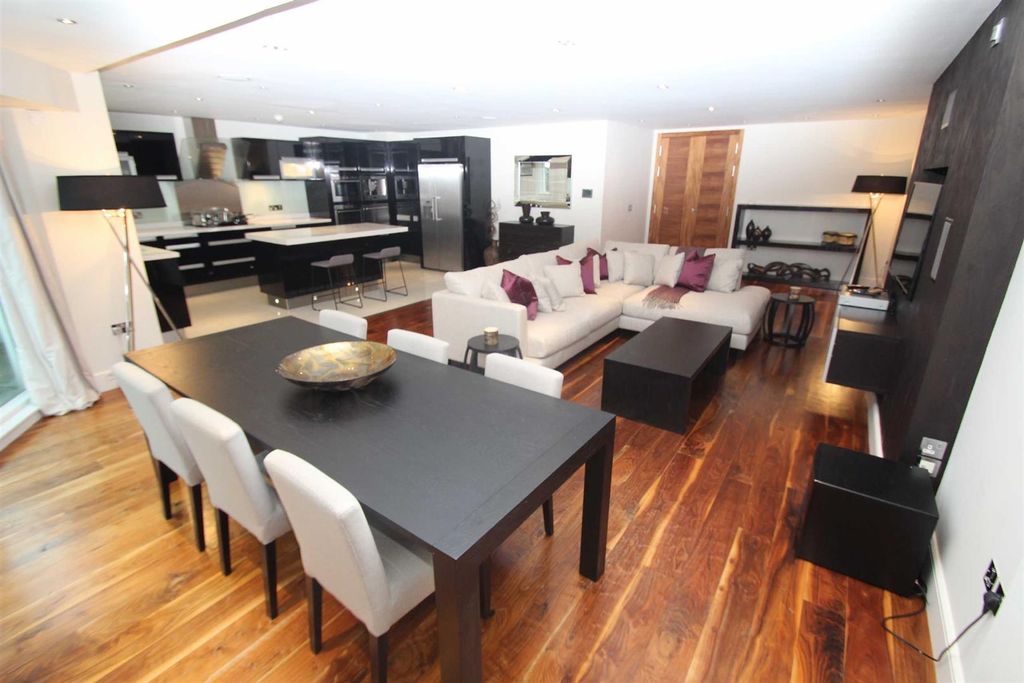 Additional image 2 of 3 bed flat to rentCornhill, Park Road, Bowdon WA14