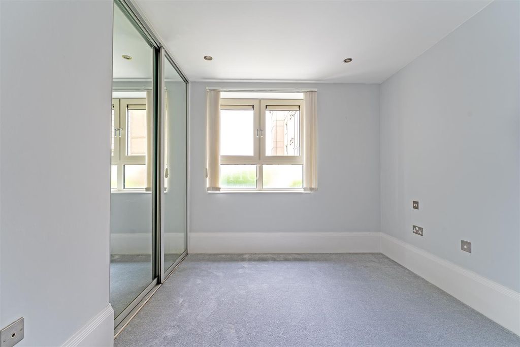 Additional image 8 of 2 bed flat to rentThe Atrium, Lower Queens Road, Buckhurst Hill IG9