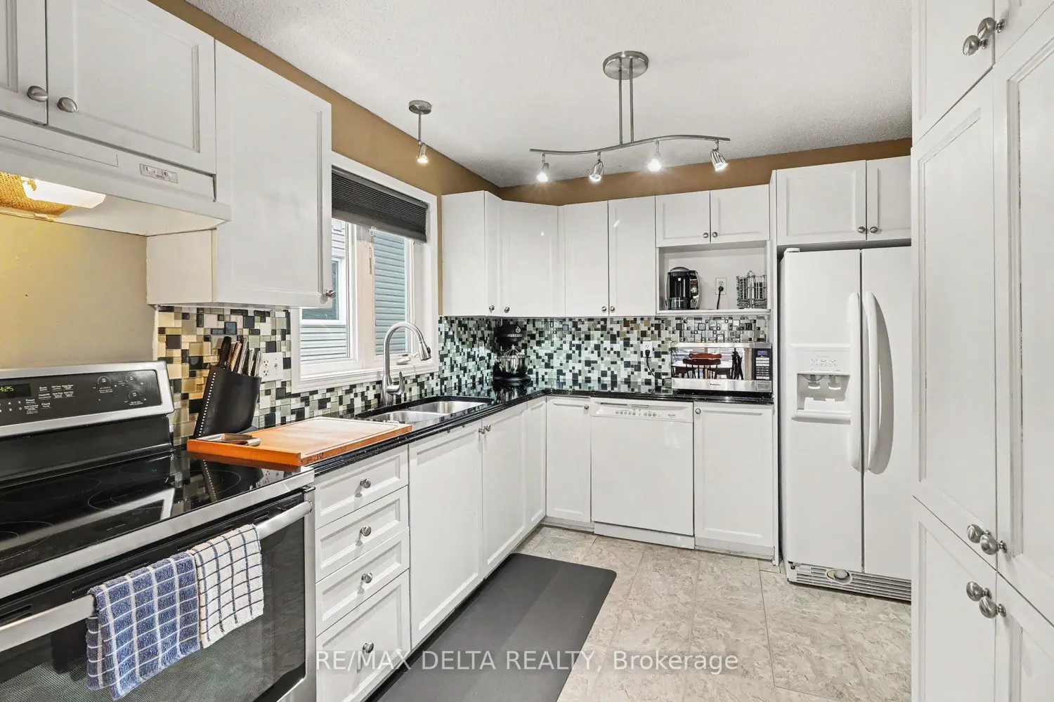 169 Louise Street photo 5