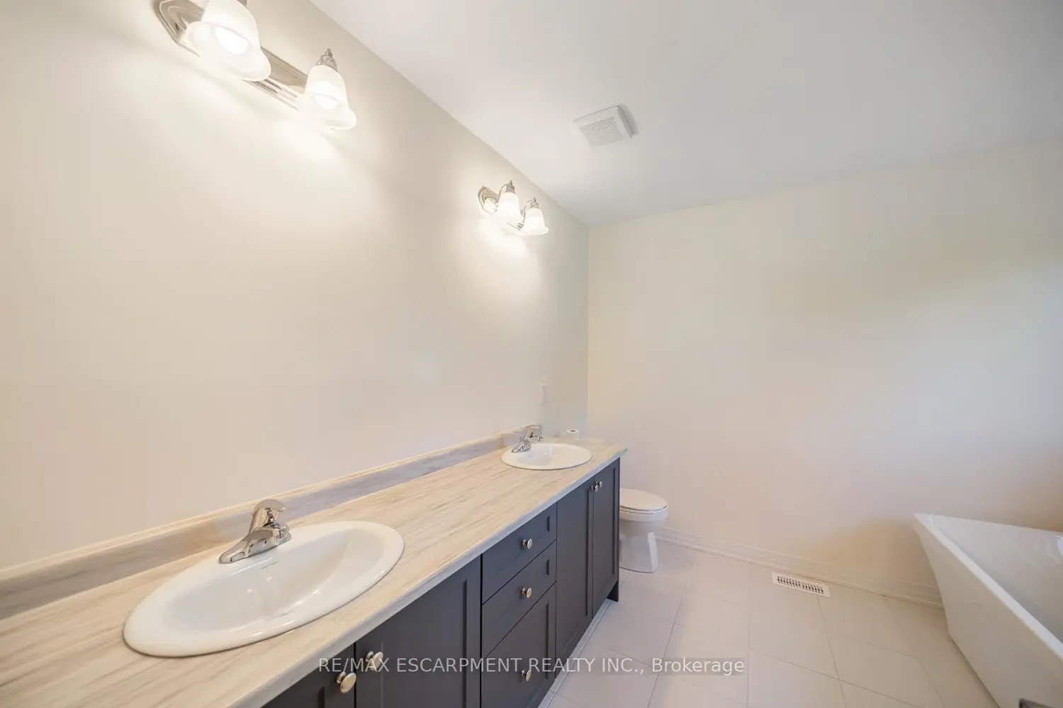 Additional image 12 of 461 Adelaide Street