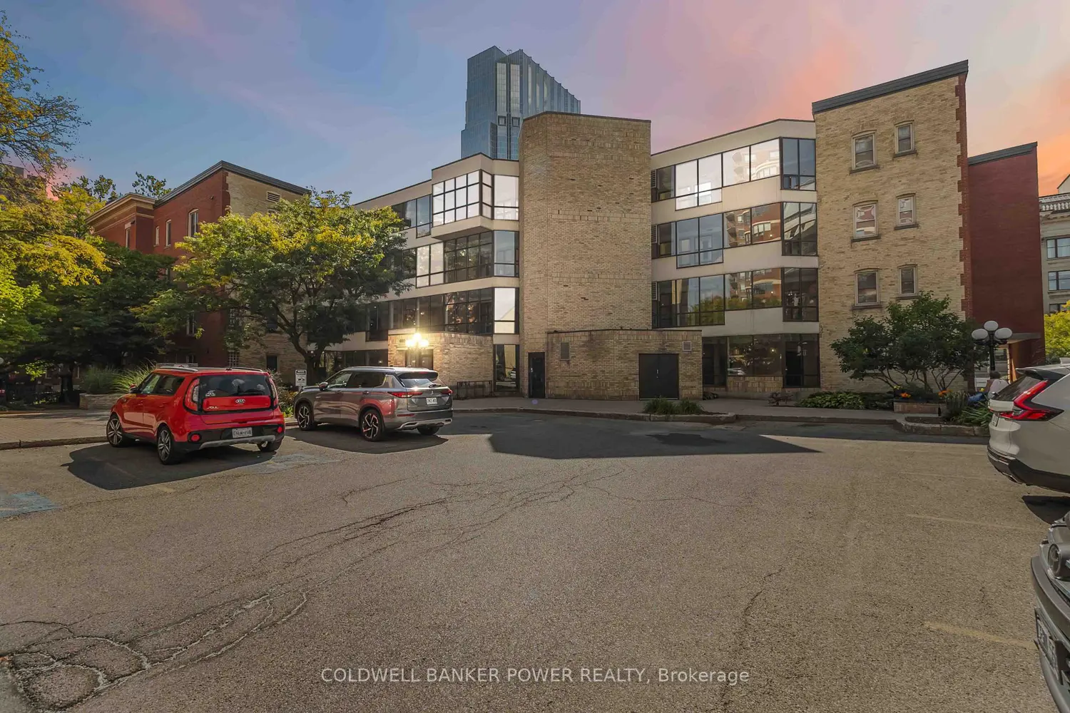 Additional image 19 of 460 Wellington Street 308