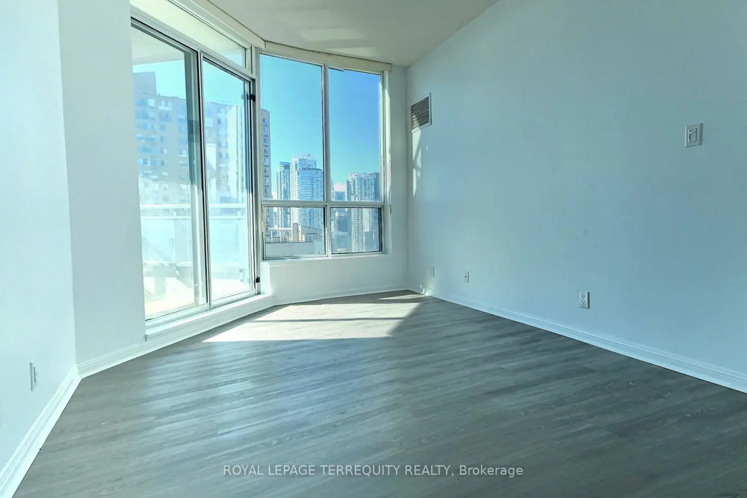 Additional image 10 of 230 Queens Quay 2322