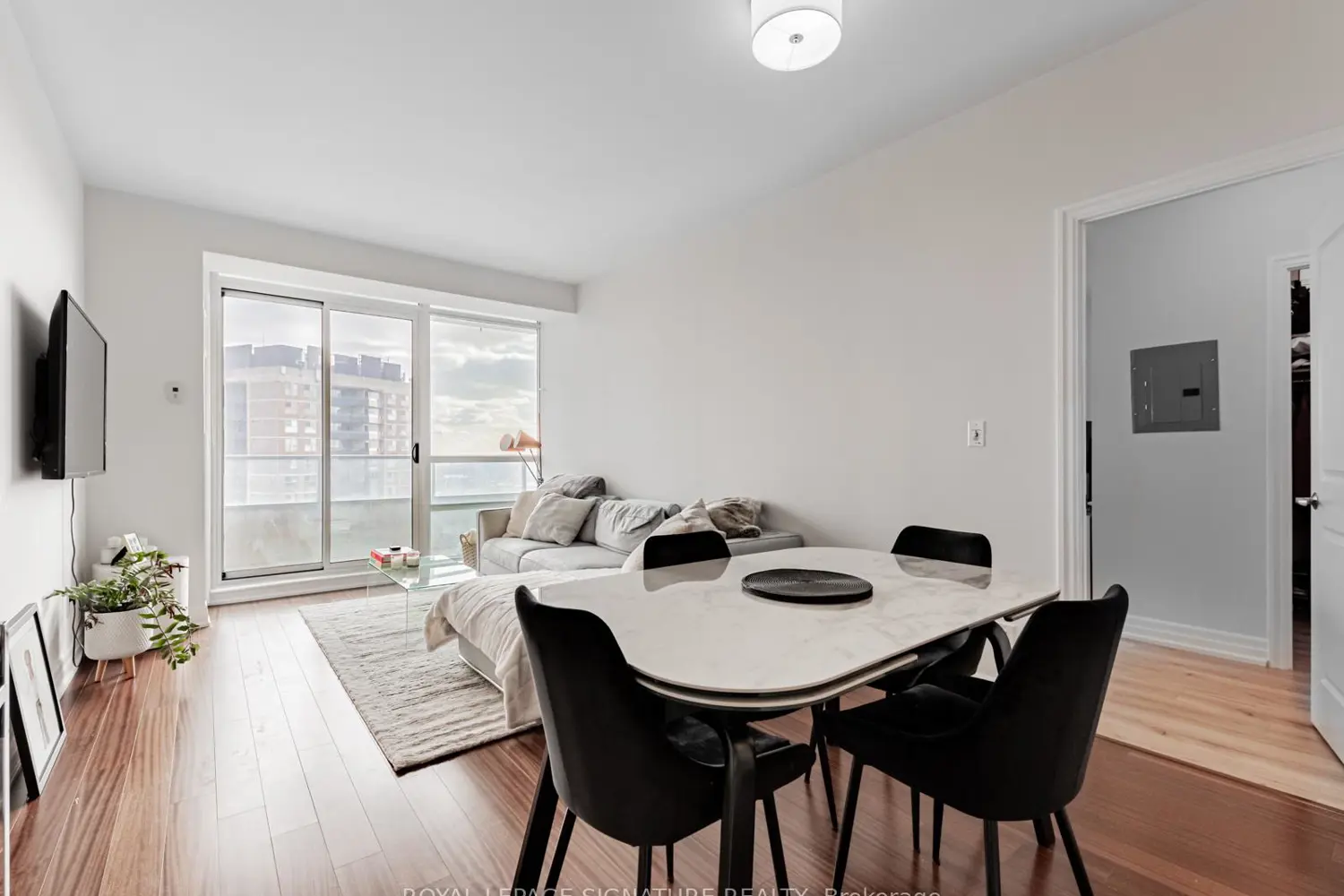Additional image 5 of 500 St Clair Avenue 1607