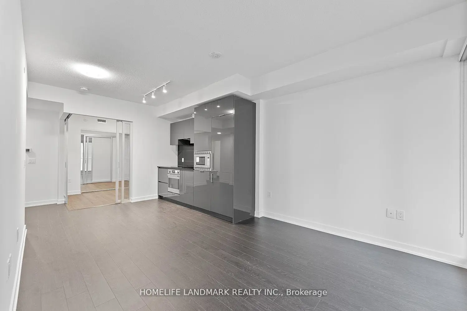 Additional image 5 of 230 Simcoe Street 1129