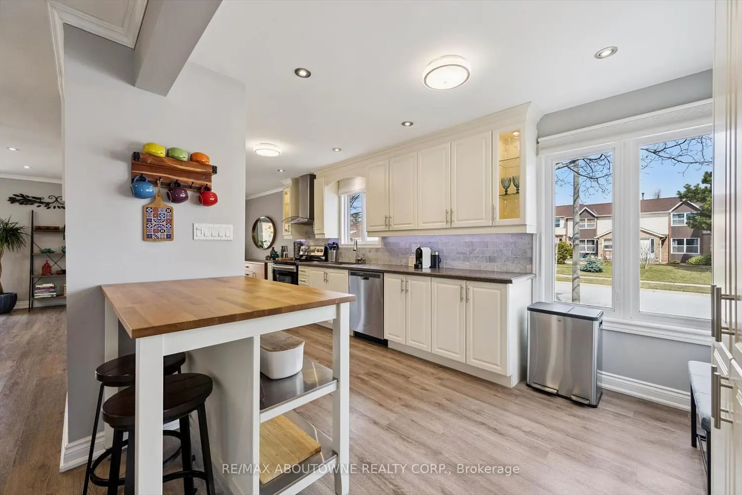 395 Maidstone Crescent