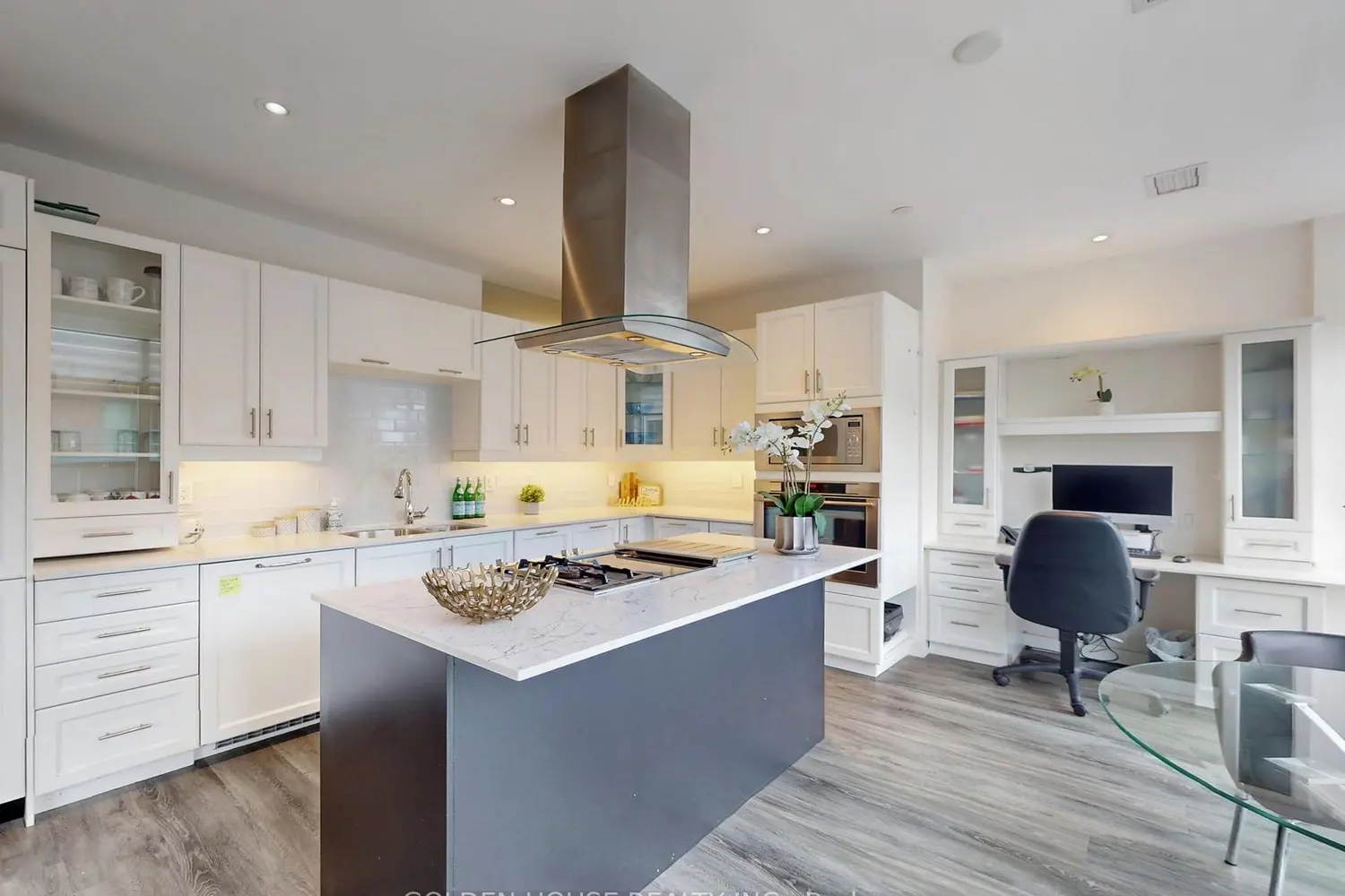 200 Woodbine Avenue 403