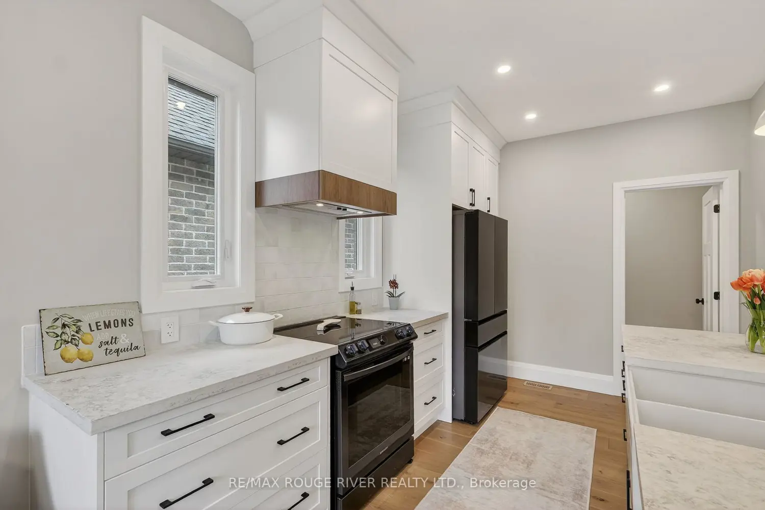 Additional image 10 of 4 - 1000 D'arcy Street