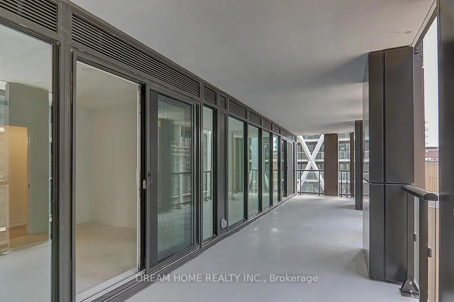 Additional image 19 of 238 Simcoe Street 1608