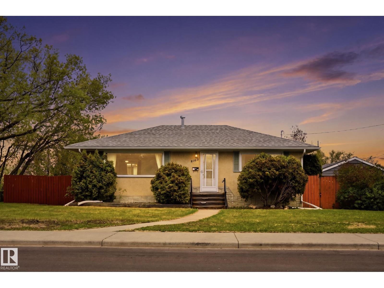 8103 75 Avenue NW, Edmonton, AB, T6C0G5