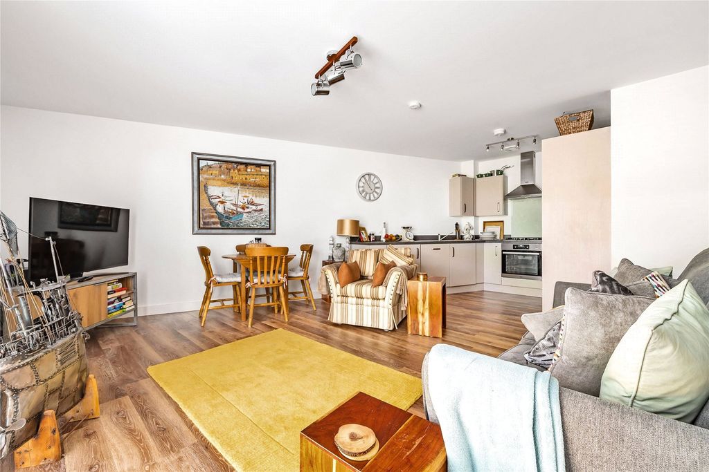 Additional image 2 of 2 bed flat to rentCentenary Way, Penzance, Cornwall TR18