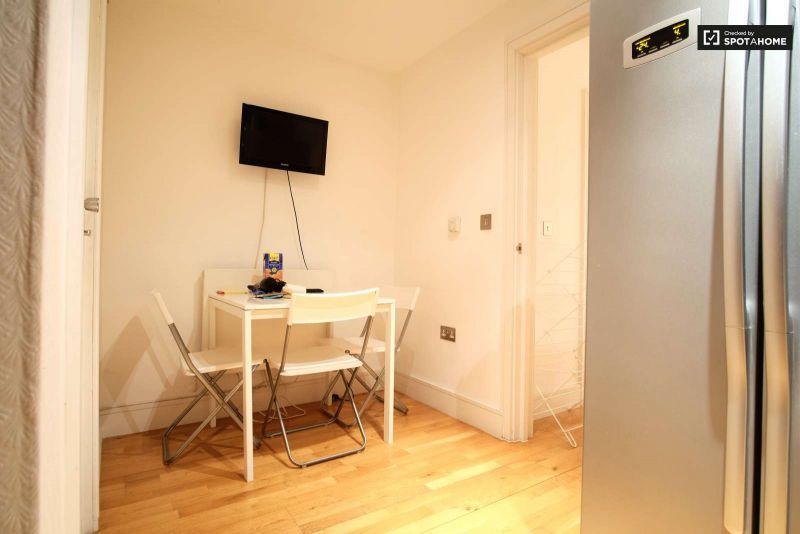 3 bed shared accommodation to rentLondon E14 photo 3
