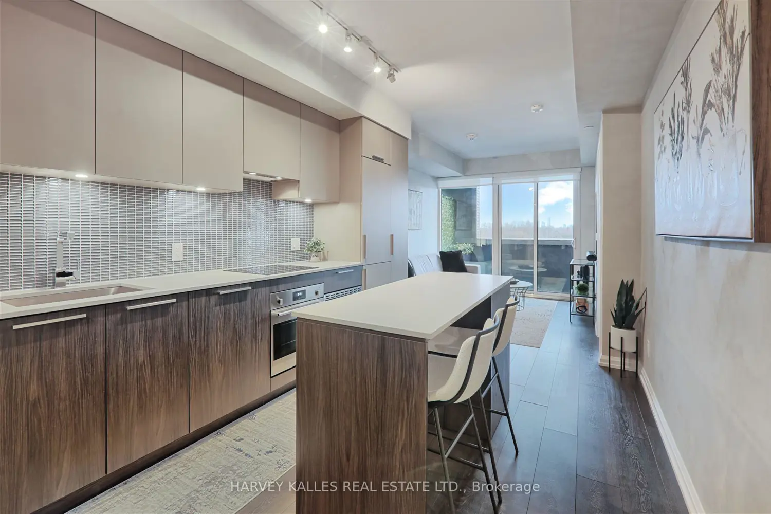 Additional image 3 of 4208 Dundas Street 412