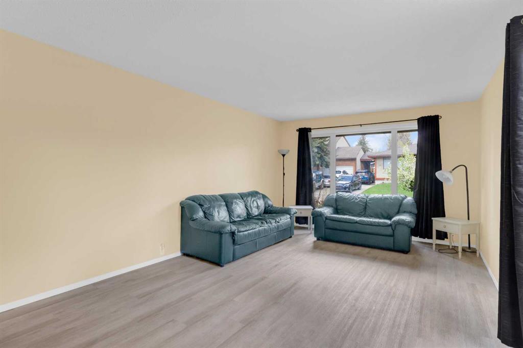 Additional image 4 of 403 Cannington Close SW, Calgary, AB, T2W 3E9