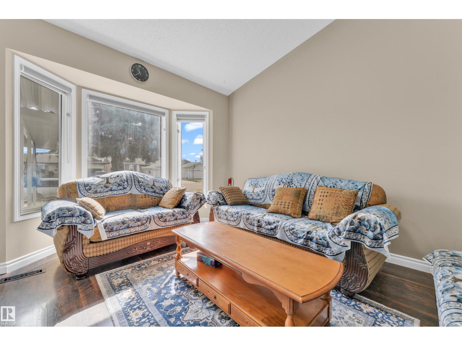 Additional image 4 of 2416 35 Street NW, Edmonton, AB, T6L4M3