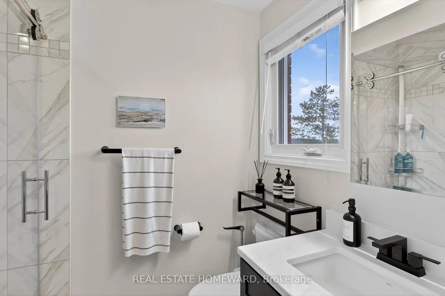 Additional image 15 of 1530 Scollard Crescent